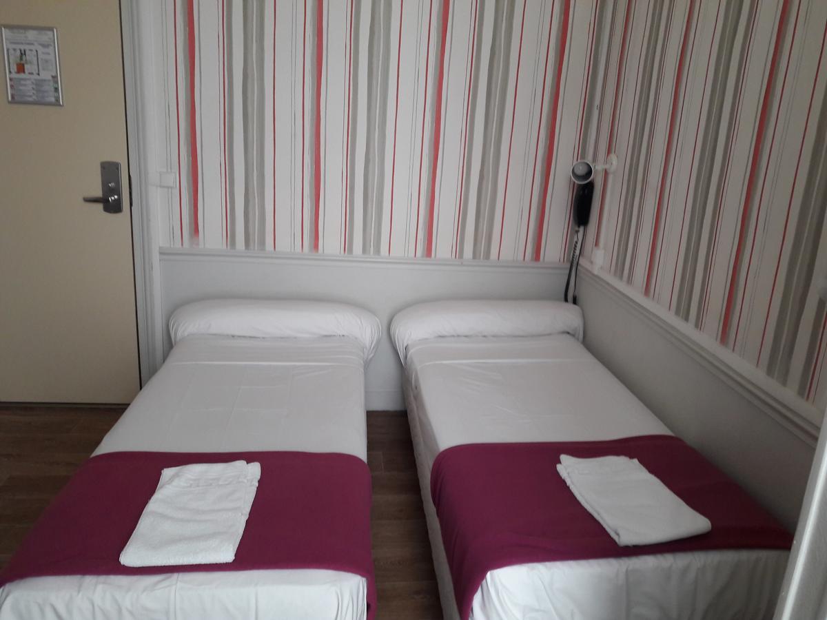 Perfect Hotel & Hostel Παρίσι Εξωτερικό φωτογραφία A typical room at the hotel