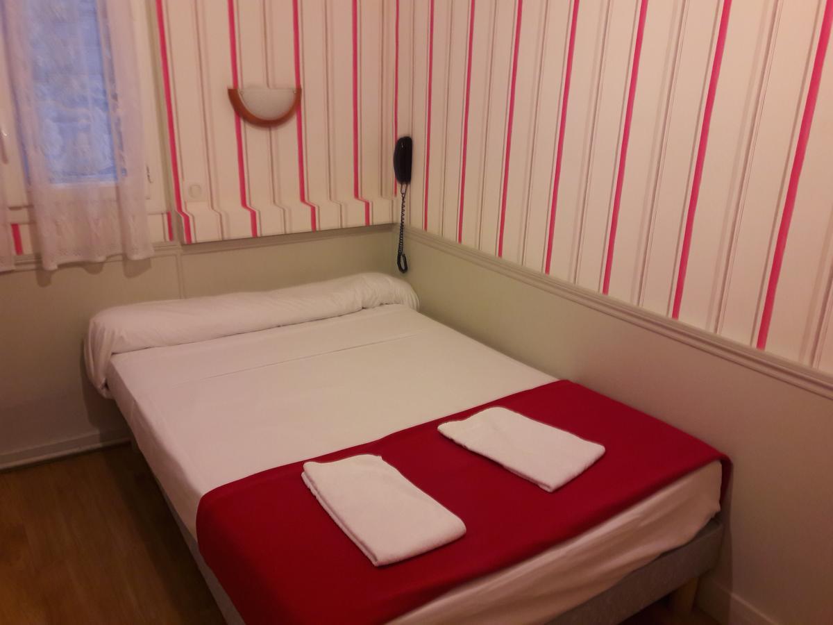 Perfect Hotel & Hostel Παρίσι Δωμάτιο φωτογραφία A room at the hotel