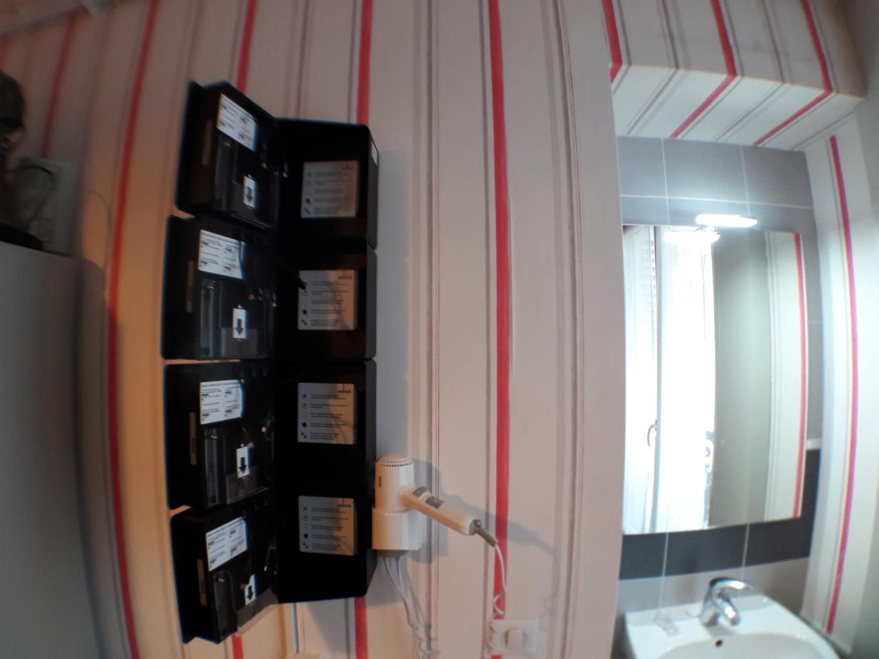 Perfect Hotel & Hostel Παρίσι Εξωτερικό φωτογραφία A bathroom in a hotel